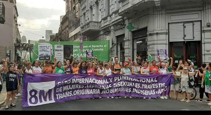 noragiac's tweet photo. Hoy marchamos porque #VivasNosQueremos , el monumento nos quedó chico! Gritamos fuerte #AbortoLegal2020 #paramoselmundo @AmpliandoFdB https://t.co/sXuk6ozDHZ
