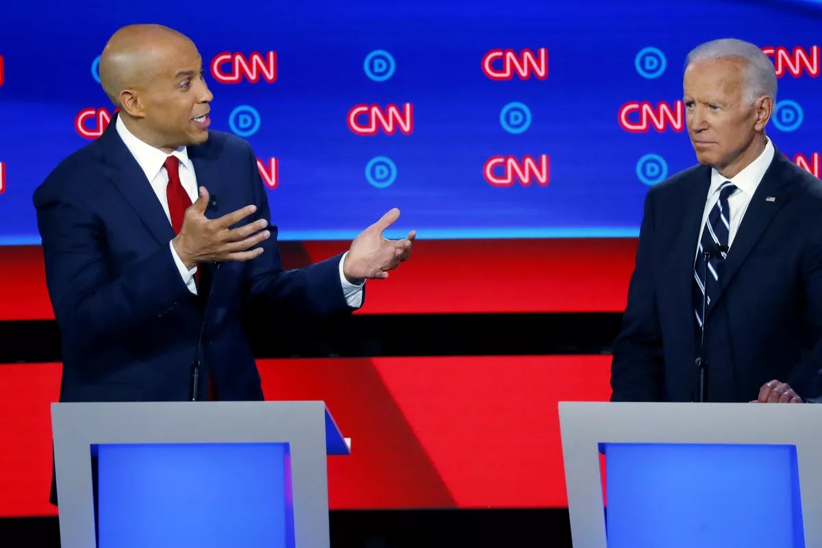 MouthofBezos's tweet photo. Breaking: Cory Booker endorses man who has “created all the problems that he is talking about.”

“We have one destiny in this nation and right now the vice president... is not doing a good job at bringing folks together." And that's exactly what we need to keep my donors happy." https://t.co/Q2USgerw5U