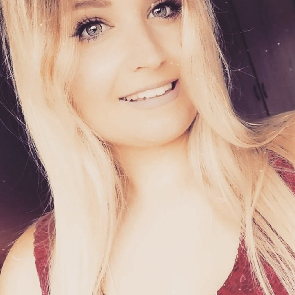 nico_steph22's tweet photo. #makeup#brushing#smile#yeuxvert https://t.co/0GV65RgQTC