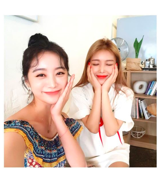theseoulstory's tweet photo. Hyelim officially joins Yubin's agency, rrr Entertainment
Source: https://t.co/Q2WbBIUXN3 https://t.co/qAuz92deSE