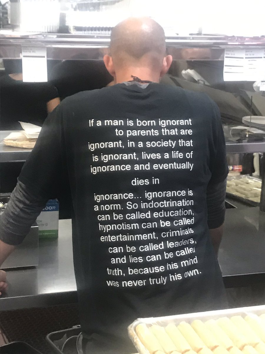 DimitriToscas's tweet image. Did Lebanese takeout in #NoHo today and this guy’s shirt was #twittersmart enough to start a fight. En Garde!