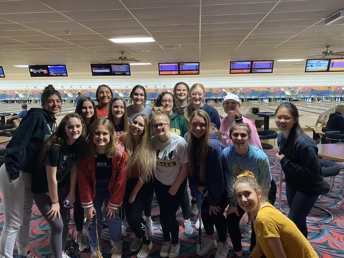 Clay_WLacrosse's tweet photo. After a couple weeks of hard work the Lady Eagles took a break and did some bowling!!! #needthebreak 🎳🎳 https://t.co/7RIzi5sPPU