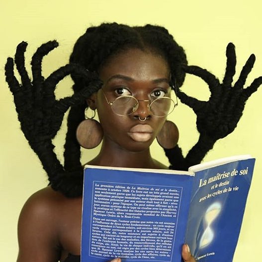 earringhoarder's tweet photo. this girl makes art with her hair and I’m in love omg (@/laetitiaky on insta) https://t.co/MmrCnu4f3N