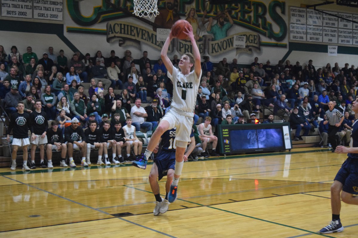 MIPrepZoneMS's tweet photo. Clare sophomore Lane Ingram had a monster second half Monday to lead the Pioneers past Standish-Sterlling in a district quarterfinal. Gamer and photo gallery here. - https://t.co/gXdFkr44u5 https://t.co/ZylTMHWEb3