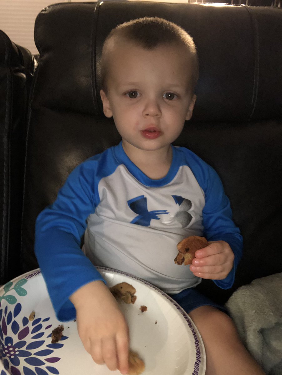 SportinThornton's tweet photo. Cookies and milk #ILoveSpringBreak ๐ช ๐ฅ https://t.co/xIiNAhiYL4