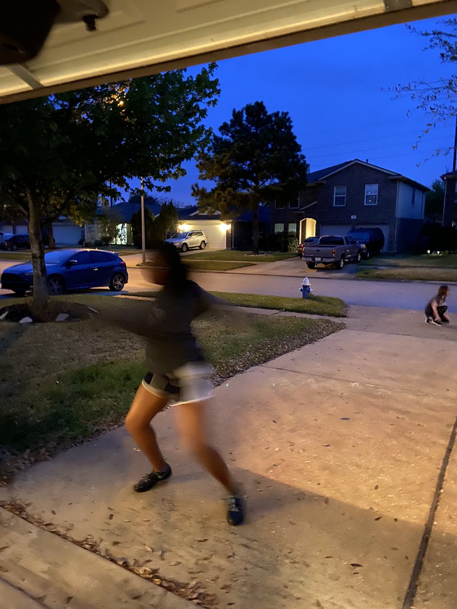 Larhodes1's tweet image. When you are going after something and your dad is your trainer, practice happens anywhere...@Kacienichole_  @mrhodesteam #workingonsomething