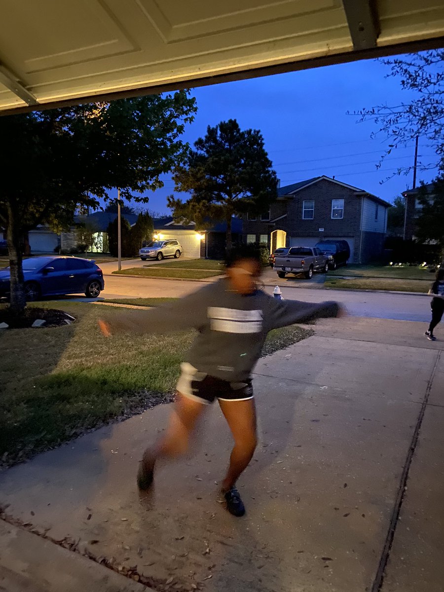 Larhodes1's tweet image. When you are going after something and your dad is your trainer, practice happens anywhere...@Kacienichole_  @mrhodesteam #workingonsomething