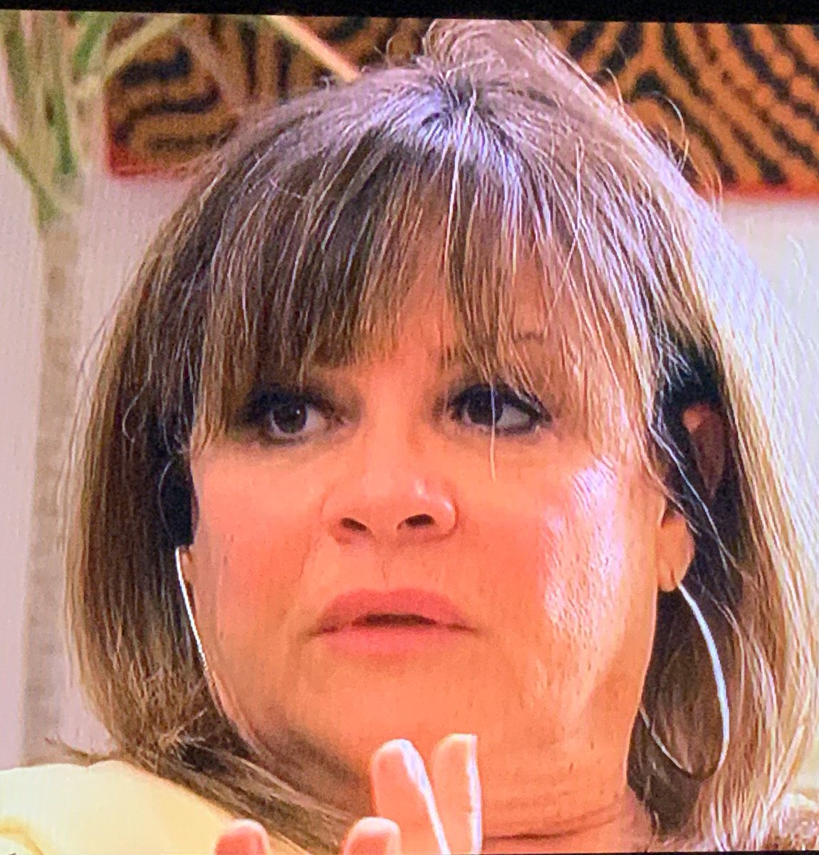 era_bach's tweet photo. someone tell edna to get off my screen #TheBachelor https://t.co/9VLurrfn77