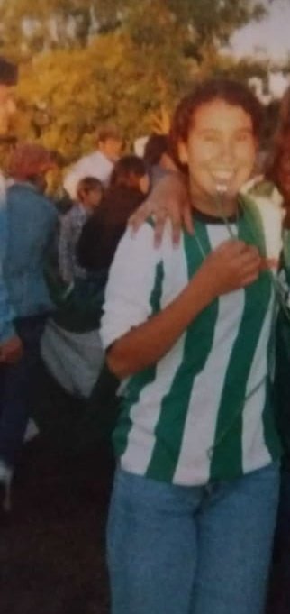 DianaPose2's tweet photo. Mi mamá y fraternidad 💚💚 Gracias por dejarnos la mejor herencia, el amor por esos colores! https://t.co/GoQAMZgQwj