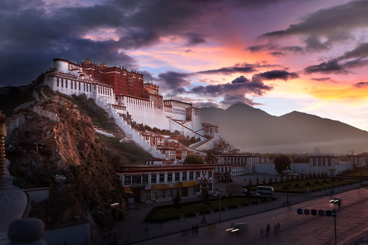 LvtuTravel's tweet photo. The Potala Palace is the highest altitude palace in the world. It is also the largest and most complete ancient palace and castle complex in https://t.co/wotjvPh5pH is also one of the important Buddhist shrines, and many Buddhist events are still held there. https://t.co/ofV6n2VbH9