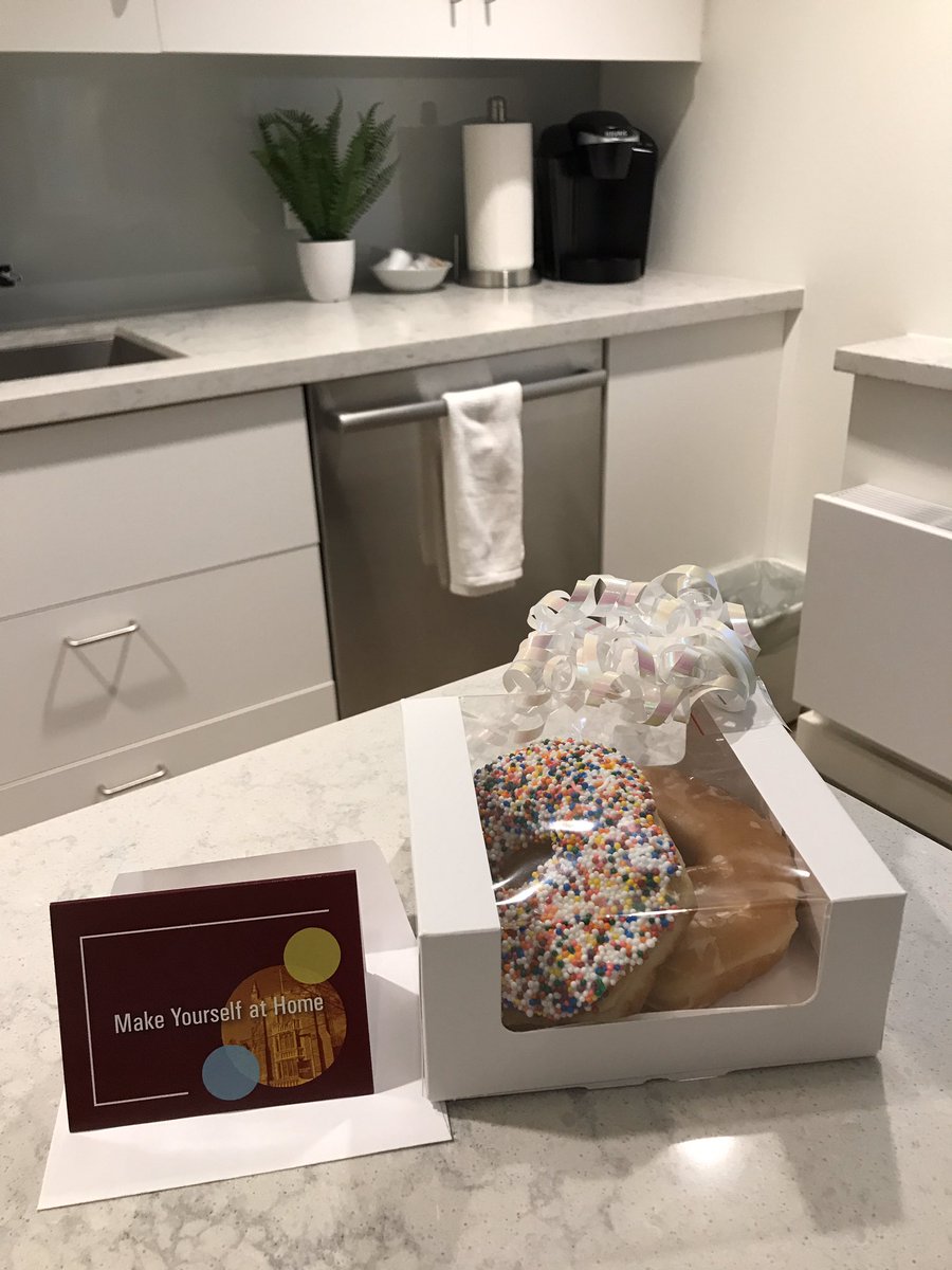 ggatguelph's tweet photo. It’s a lovely room and my good friend and colleague @KevinRBeatty left me a treat to welcome me ‘home’: DONUTS!! 🍩 Thanks Kevin! #grateful #Hospitality @McMasterCES #McMasterAdventure 2/? https://t.co/z2mafbc0eO