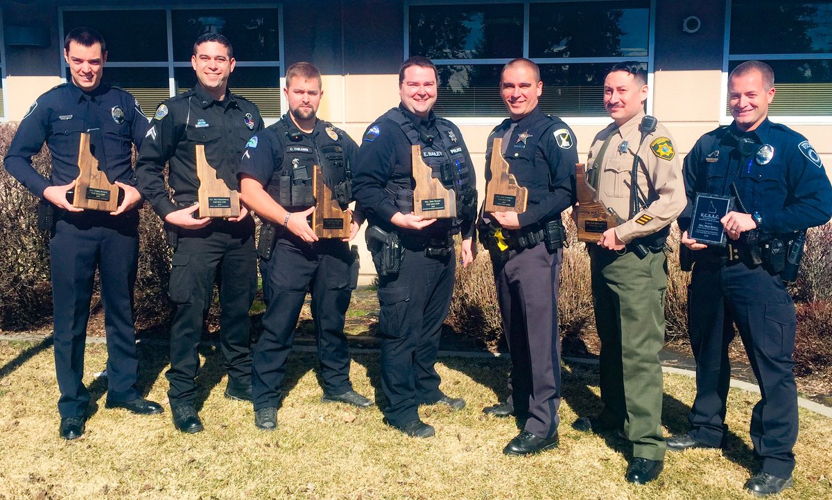 DuiIdaho's tweet photo. It’s tradition to honor the top DUI enforcement officers from each agency, & this year those awards couldn’t have gone to a greater group of men!
Thank you for your relentless dedication to safety and to saving countless lives in N.Idaho
Strong work, fellas! 🙌🏼
#TopCop2020 https://t.co/kP6XOBaesT
