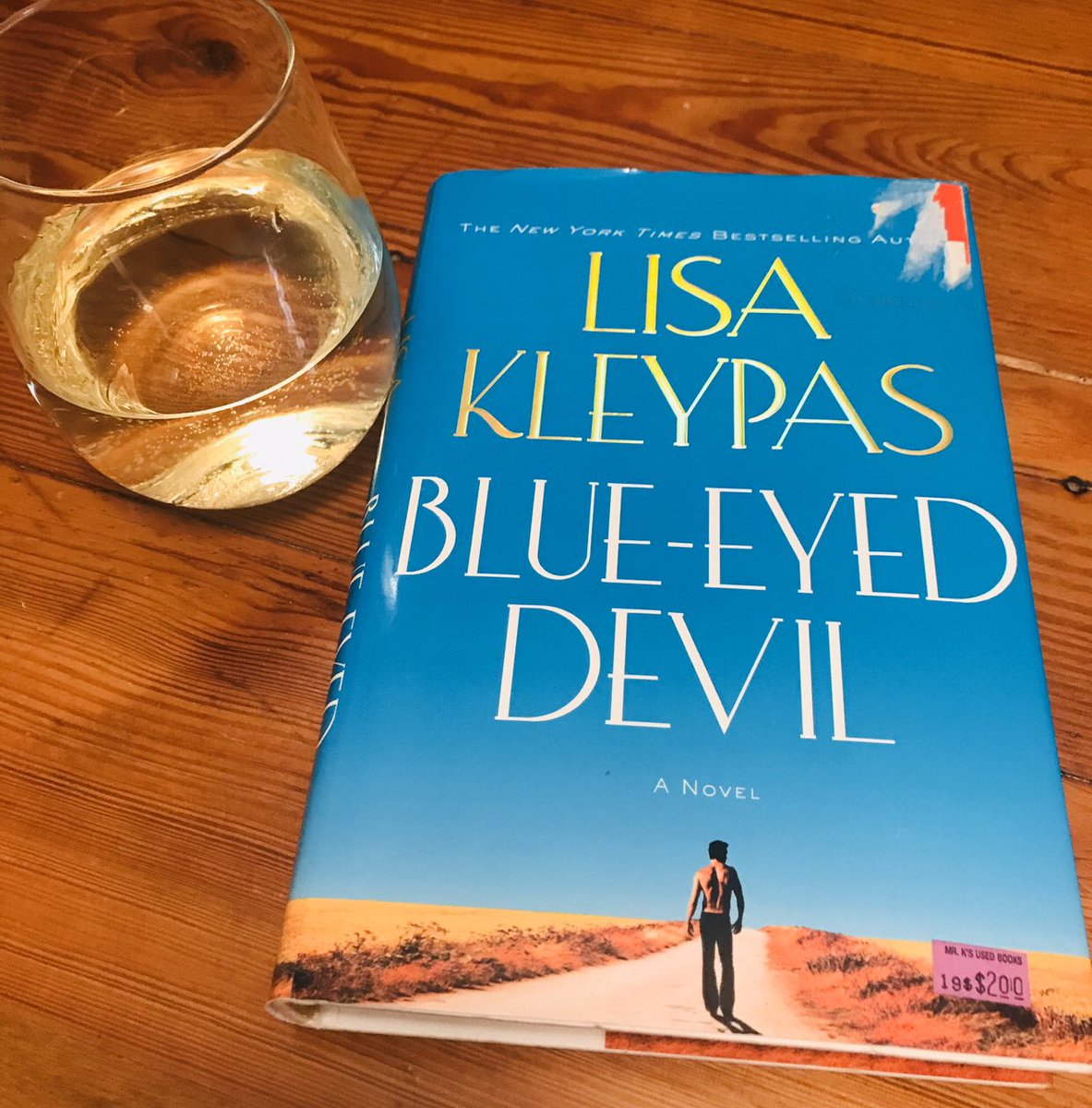 Words cannot express my love for this book, and Hardy Cates. The subject matter that #LisaKleypas tackles in this book is unbelievably good. This book is one of my top faves for this year, along with book one, Sugar Daddy. I’m reading book 3, and it’s hitting me too! Sooo good!