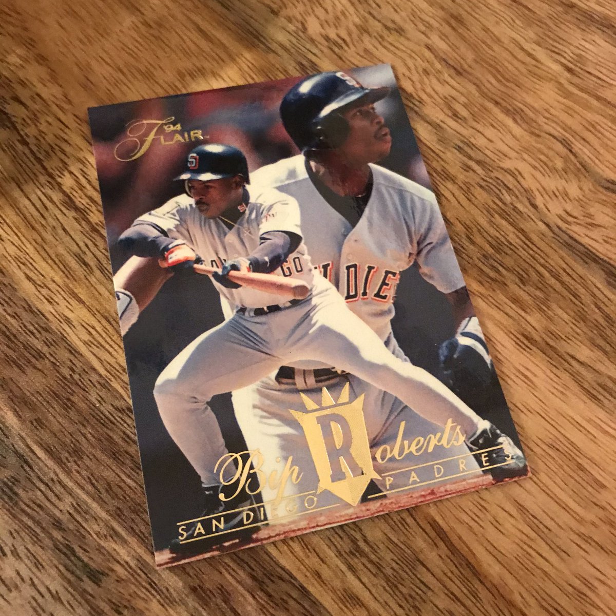 NotMrMoon's tweet photo. Digging through 90s cards and finding all sorts of cringe. Gold for days and terrible cursive for 1994 Flair. Bip Roberts laying down a bunt. Adding this one to #TheBuntCollection
Anyone want to see more 90s? https://t.co/TIEn9oXiXA