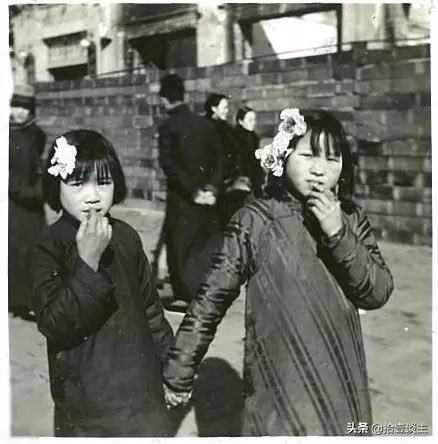 1938年の北京の春節のお祭り。子供が可愛い? 