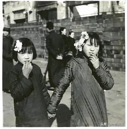 1938年の北京の春節のお祭り。子供が可愛い? 