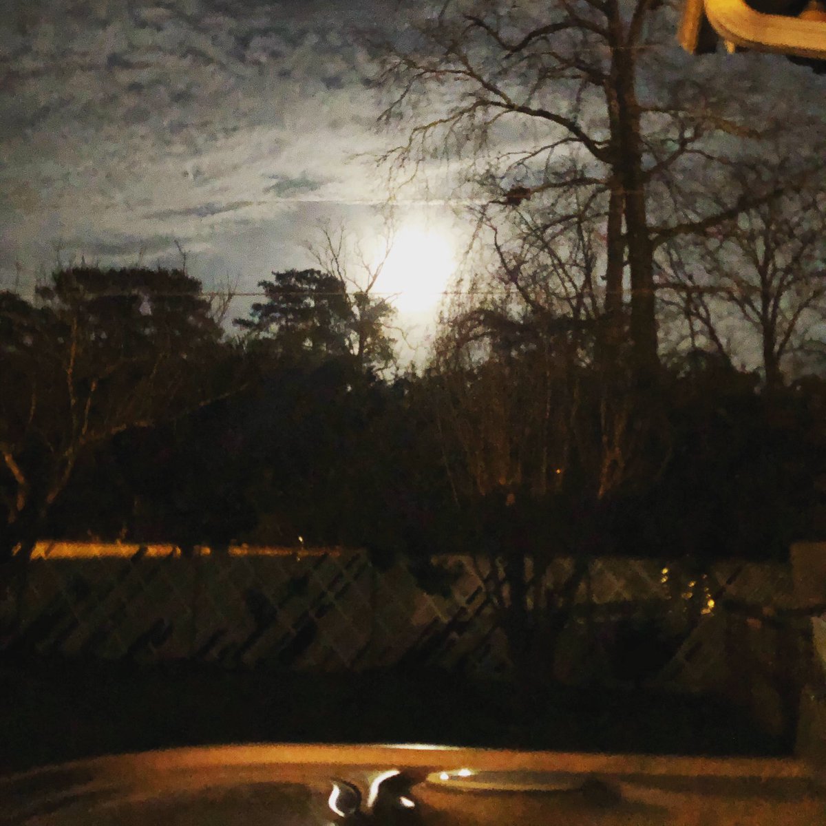 JackOliversPool's tweet image. We are passionate about hot tubs, because we believe in their benefits. Tonight we are soaking the stresses of a Monday away, basking in the full moon in our @HotSpringSpas #everydaymadebetter #jackoliverpools