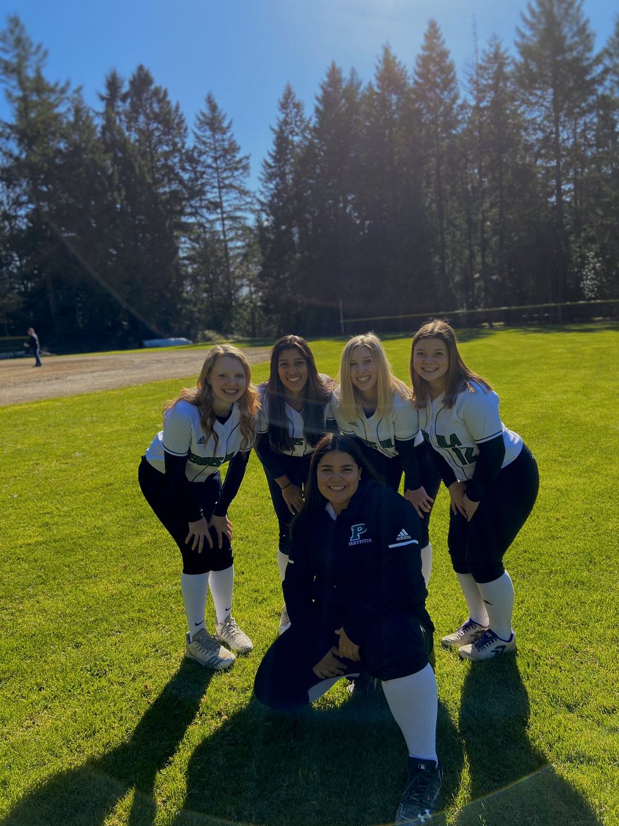 PenHighSoftball's tweet photo. We smiled big for picture day 🤩 https://t.co/zue09iK55h
