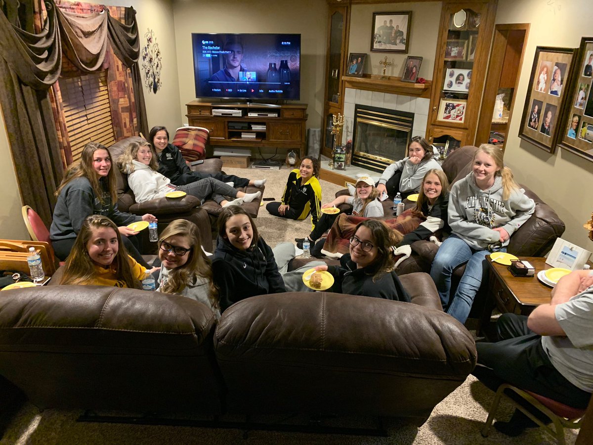 When coach gives you the night off and you have a <a href="/BachelorABC/">The Bachelor</a> watch party at <a href="/13_deonna/">deonna kay (:</a> house. 👌🏼😍