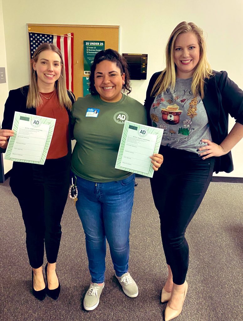 ChappellRoberts's tweet photo. Tonight the students of @USF_AdClub got to ask our Senior Media Buyer @MorganBaruth &amp; account executive @meganfederico all their questions on the ad industry. Love sharing advice with such a passionate group of students #ZSchoolSocial https://t.co/1NDjcAqHfM