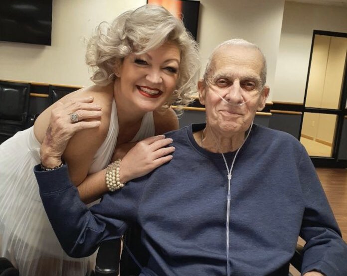 ParkTerraceHC's tweet photo. The Park Terrace Just the Guys group had a special surprise when Marilyn Monroe showed up for a delicious luncheon. It was so great to see them absolutely having a ball!!!@AnnaLadig @TomAlaimo2 @MelissaLarmour #Skycloud9 https://t.co/yTj8z4Wx3w