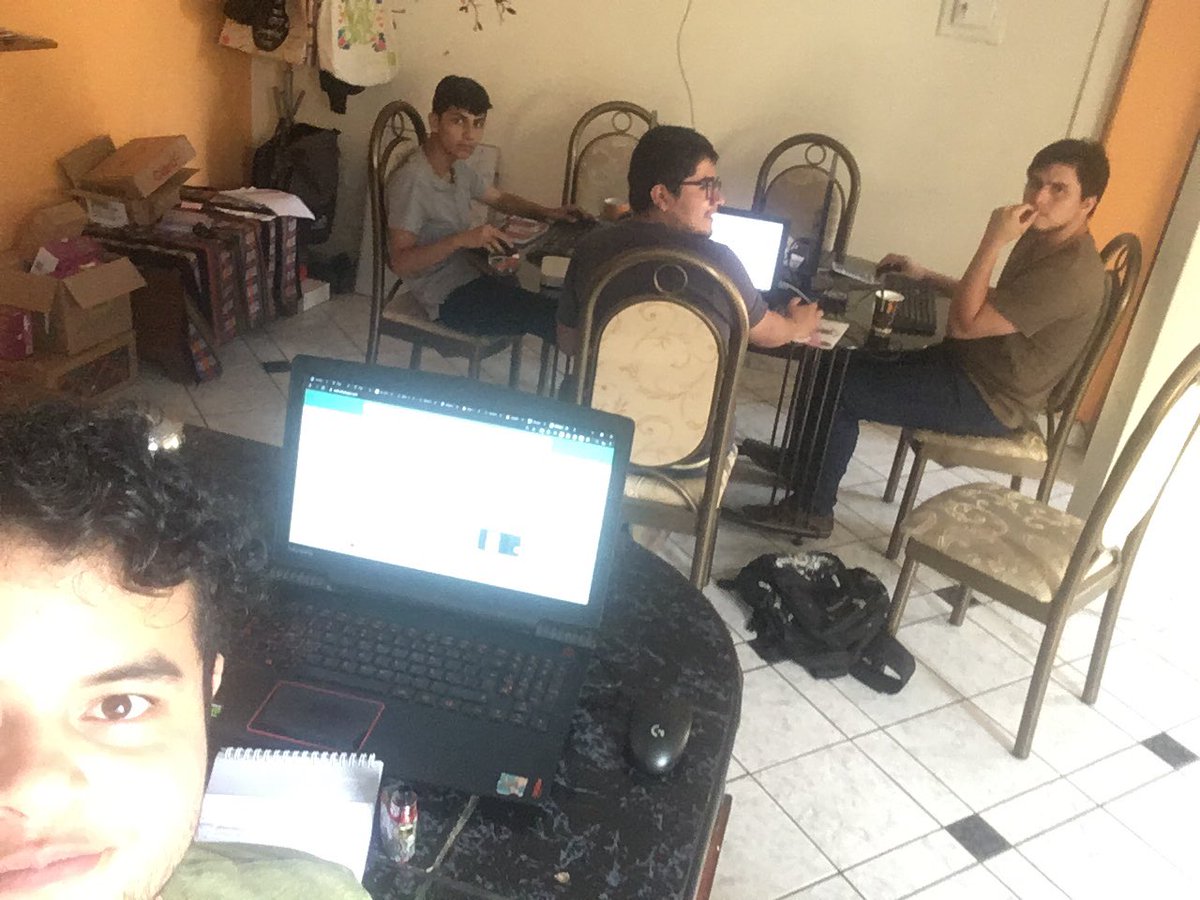 MijahilBarra's tweet photo. Aquรญ casual con el team, aunque falta Janna. #piqr https://t.co/DYrrEdfHiV