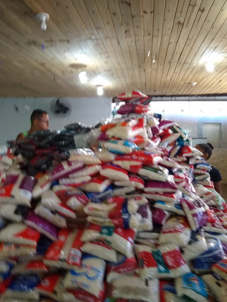 amavtron_com's tweet photo. 1 tonelada de alimentos arrecadados https://t.co/JdA4izHM8k