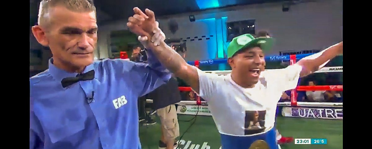 🥊 "La Maquinita" que se convirtió en "Champion" 🥊

El pugilista moldense Kevin Acevedo derrotó al catamarqueño Javier Herrera es campeón argentino superpluma #FAB, que estaba vacante. Es el 25º campeón argentino de la categoría.

👉 departida.com.ar

 #Deportes #boxeo
