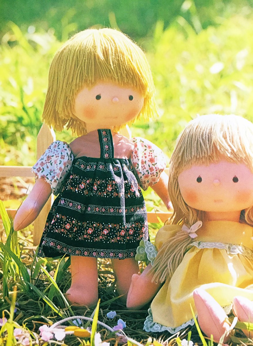 雑貨奥様 昭和61年 Nhk婦人百科 抱き人形 の 三人の女の子 です とっても可愛い姉妹の人形です 左の女の子のお洋服のプリント 素敵です 人形 手芸 昭和レトロ 米山京子