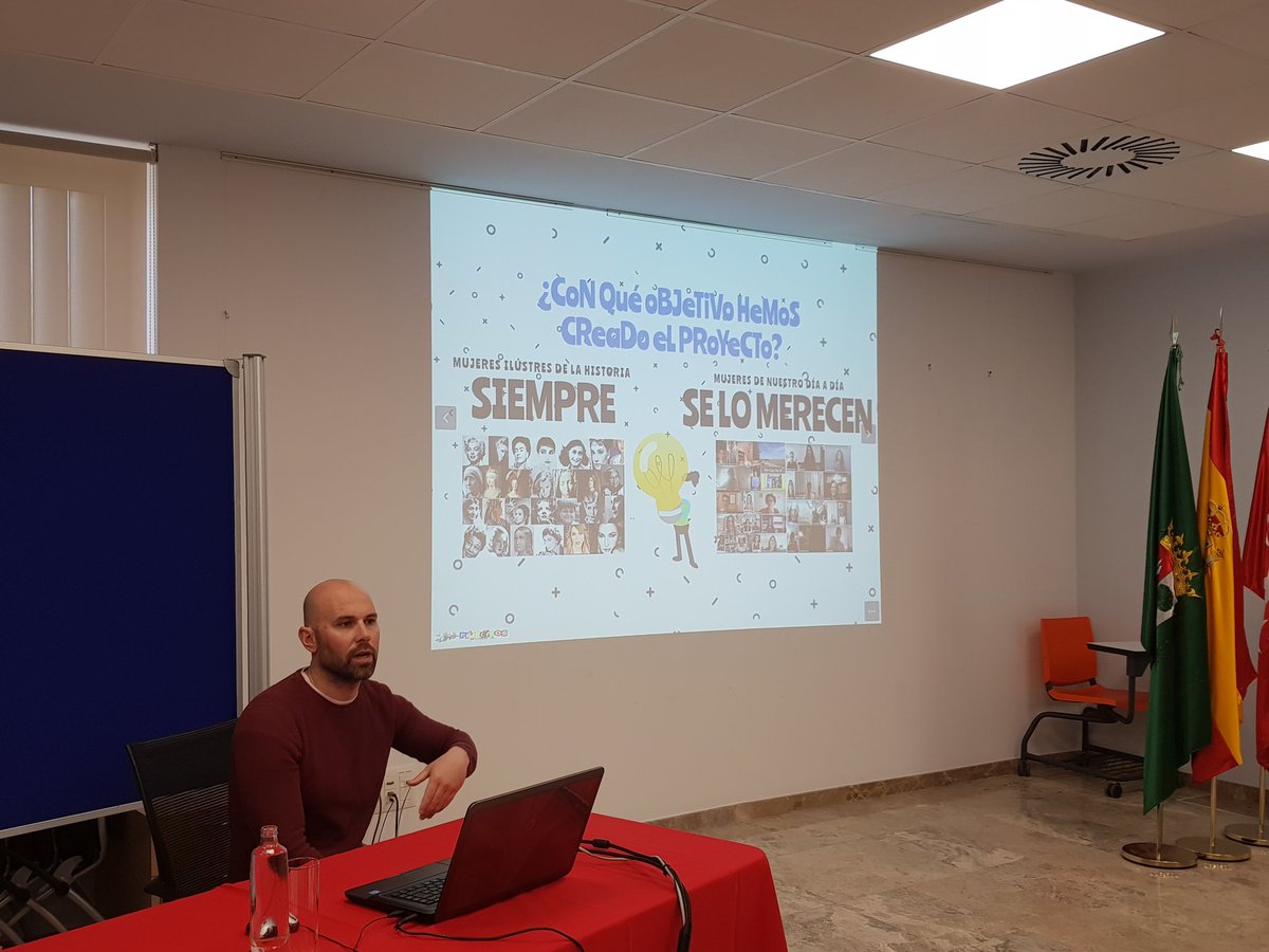 GuipaMJOSE's tweet photo. @maestrocarlosef @FaculEDUAM @CoeducacionY @elticdelcolon @lacajonera @ManoliFM @bauluzelena @leticarino @LuciaefQuintero Ha sido un auténtico placer, verte de nuevo. 🤗🤗 y como siempre un auténtico placer escuchar tus apasionantes proyectos. Una bonita experiencia #CoPeFe en @FaculEDUAM https://t.co/yxfG6nO41R