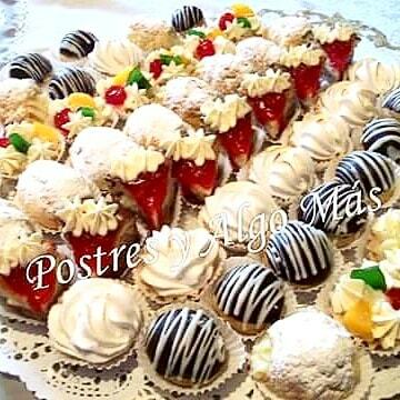 postresyalgomas's tweet photo. Nuestras bandejas de pastelería son ideales para cualquier tipo de evento....🎉😘incluyen 50 unids surtidas (enrollados,pie de limón, tartaletas con frutas,chesse cakes y Profiteroles) 🍮🎂.
.
Puedes Contactanos📲 
al 0416/2639302 Whatsapp (nuevo).
.
Para el pago aceptamos $ … https://t.co/YWZa41t2Sp
