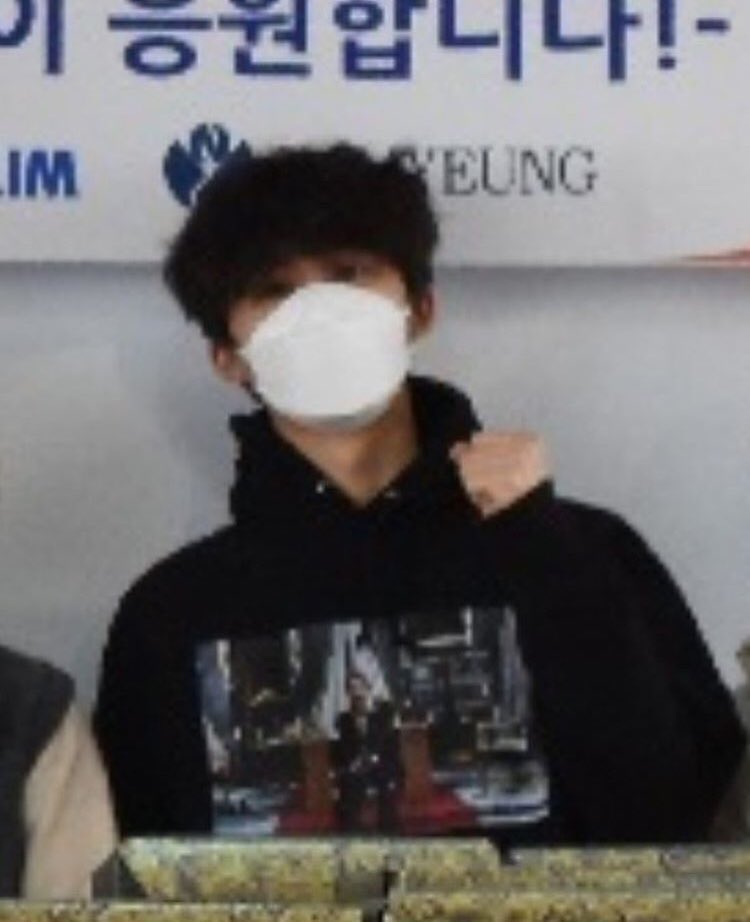 frann_CL's tweet photo. CTM ESTA BIEN, ESTA VIVITO Y COLEANDO POR LA CHUCHA ESTOY FELIZ, ESTOY LLORANDO, LO VEO Y NO LO CREO PERO ES HANBIN #HANBIN #HappinessforHanbin #IKON #HanbinDEMO2 https://t.co/IOMg34f5jf