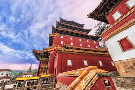 LvtuTravel's tweet photo. The Potala Palace is the highest altitude palace in the world. It is also the largest and most complete ancient palace and castle complex in https://t.co/wotjvPh5pH is also one of the important Buddhist shrines, and many Buddhist events are still held there. https://t.co/ofV6n2VbH9