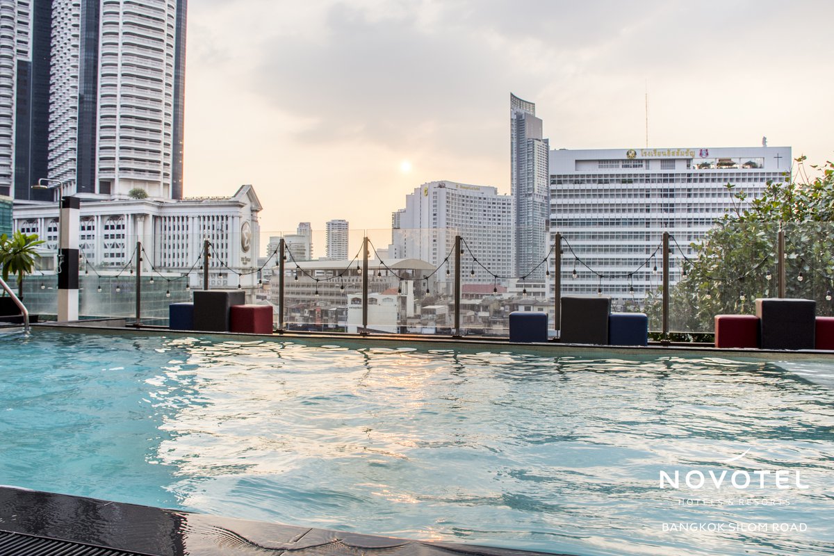 Novotel_Silom's tweet photo. At #dusk, it's time to relax by the #Pool 🌇🏊‍♂ >> https://t.co/l0TiCm9FrP https://t.co/Cr5qmAMn8A