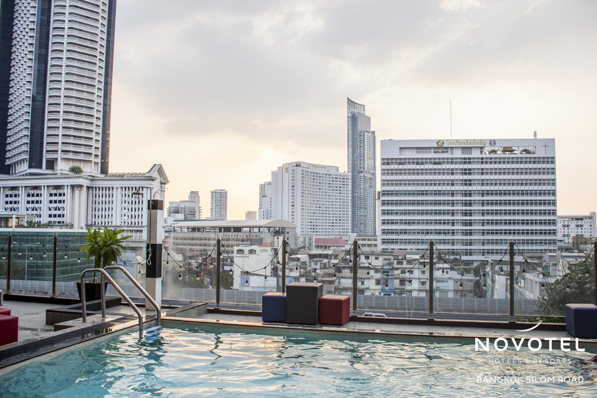 Novotel_Silom's tweet photo. At #dusk, it's time to relax by the #Pool 🌇🏊‍♂ >> https://t.co/l0TiCm9FrP https://t.co/Cr5qmAMn8A