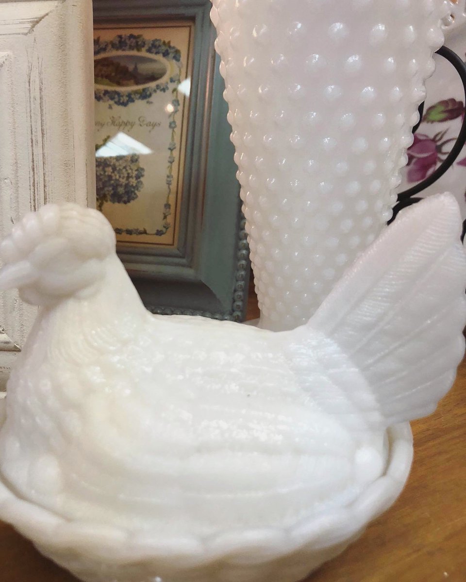 CCStudios5's tweet photo. Milk glass is an opaque or translucent, milk white or colored glass that can be blown or pressed into a wide variety of shapes.
.
.
#candcstudios #handmade #vintage #supportlocalbusiness #shoplocal #shopsmall #kettering https://t.co/DGMm5mDPXo