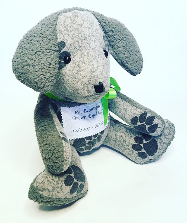 memories_mama's tweet photo. This special #puppy was made from a doggy bed and blanket belonging to a life long friend! A Lime Green ribbon was used to represent what she fought so hard against and her dog tag was wrapped within it!
#memorybear #memorypuppy #memorial #memorialgift #petmemorial #inmemoryof https://t.co/2eGw55vDDe