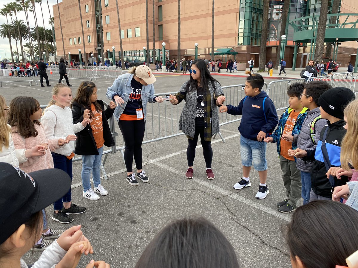 Jenna_Breite's tweet photo. Such an amazing learning experience! Thank you @Ducks_SCORE for a great #FirstFlight experience! It was #electrifying #hermosaLeads2020 #Hawktastic #LearnMoveAchieve #DucksLightTheLamp #LightTheLamp https://t.co/qxeBdZiAzM