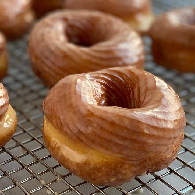 jessiesbakes's tweet photo. peeps, pretty friggin’ proud of my crullers. recipe coming soon. #jessiesheehanbakes #crullers #spruceeats #donuts #practicemakesperfect #friedismyfavoritefoodgroup #bombesquad #feedfeed #thefeedfeed #food52 #f52grams #forkyeah #kitchenbowl #imsomartha #… https://t.co/BpNNRyGUel https://t.co/FUmzuSzlGX
