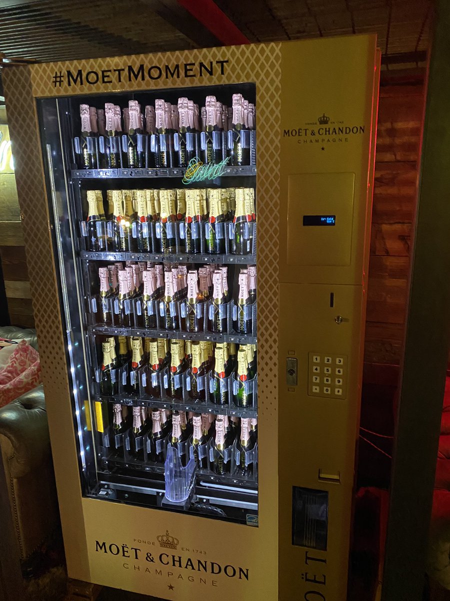 PaniniPete's tweet photo. Who needs candy? #champagne #moetmachine #moet #cheflife #bougie #ppadventures #leemeborrowadollar https://t.co/H2KERUy5of