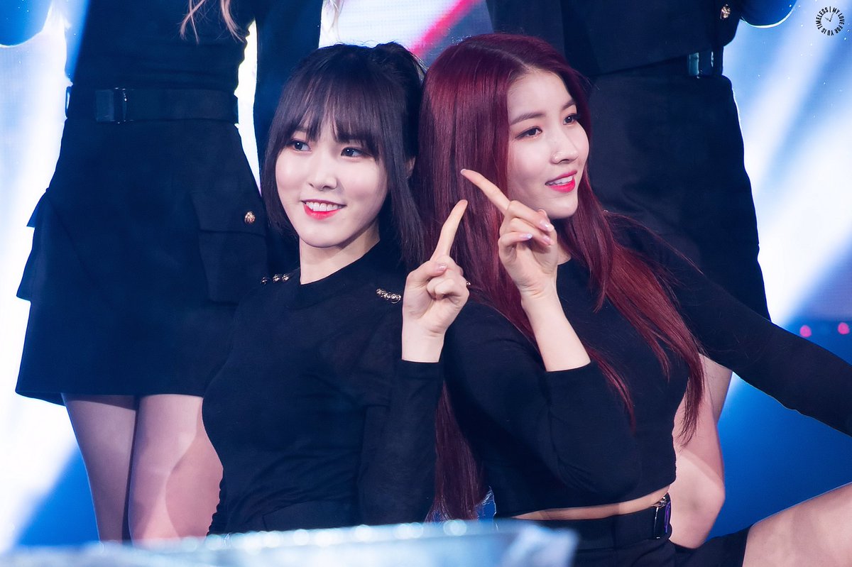 timelessYuju's tweet photo. 170405 논산 딸기축제 🦊🐶
#여자친구 #유주 #소원 #쏘주 #기럭지라인
#Gfriend #Yuju #Sowon #Soju #TallLine
@GFRDofficial https://t.co/AjLPiwTA0I