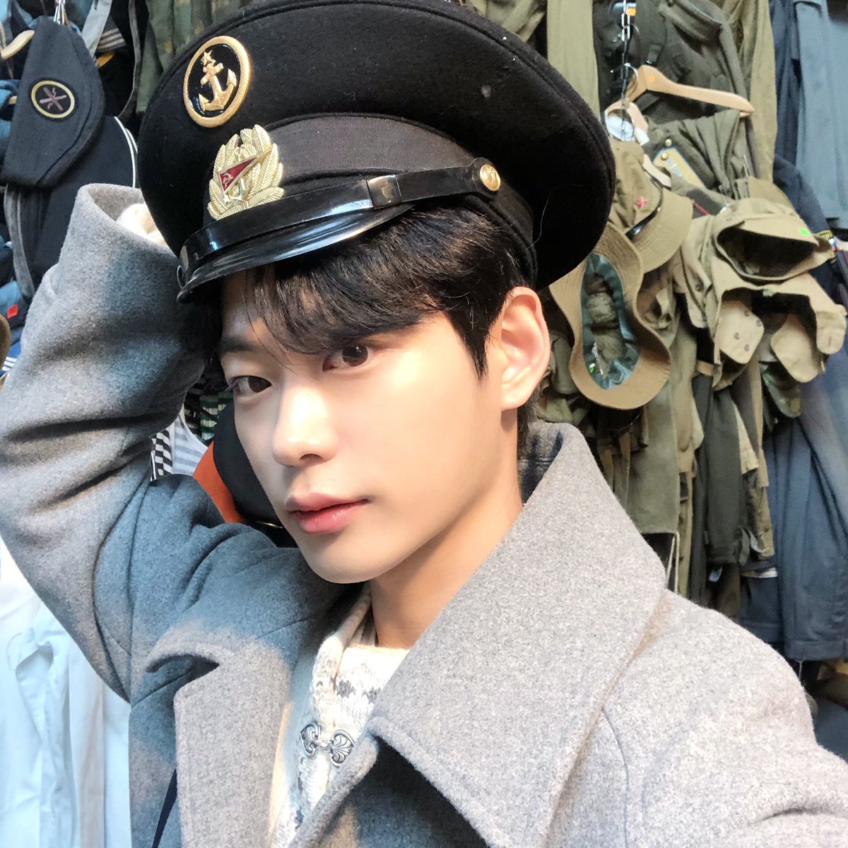 ahoi_sejin_ing's tweet photo. 👮🏻‍♂️👮🏻‍♂️ https://t.co/t6qqTDRACg