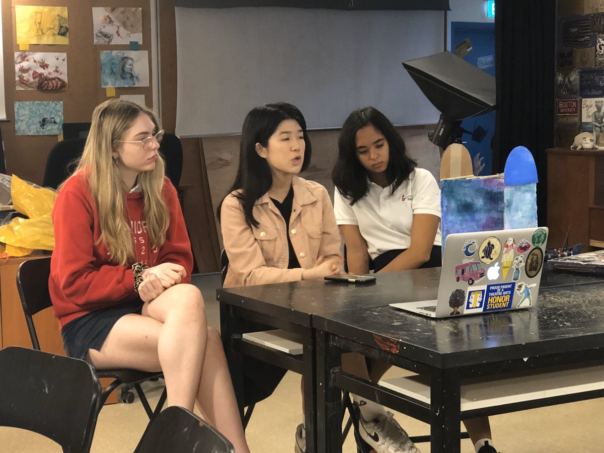 Ms_JNo's tweet photo. Using video to capture an authentic #art #Relective #feedback session with #flexible grouping. Multiple views and perspectives on how to improve their project. @MrMikeKauf @GilbyVT @spillarke @pwelsh @DFSteigerwald #sasedu @SAmericanSchool https://t.co/gQa100a8SG