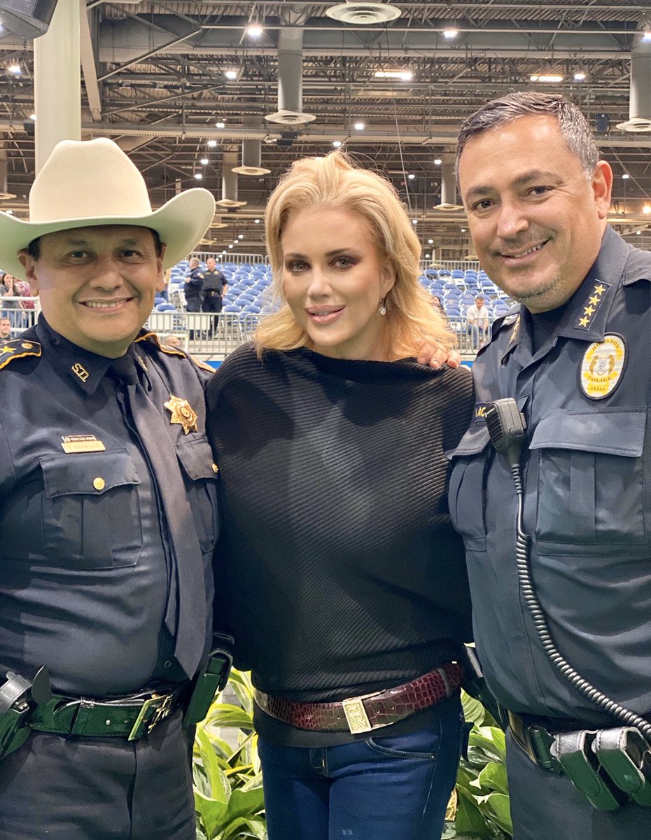 kkschiller's tweet image. Sending 💙 to these 2 Texas Suoerhero’s 4 supporting @K9s4COPs  I’m happy to serve #HarrisCounty #TopCop @SheriffEd_HCSO &amp;amp; Chief @ArtAcevedo Your’e the best things to ever happen to @HCSOTexas &amp;amp; @houstonpolice We’re grateful to serve you both! #HardDogFastDog @RODEOHOUSTON
