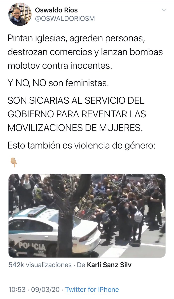 OSWALDORIOSM's tweet photo. Desde la oficina de la presidencia se alentó la estigmatización del carácter “violento” de la marcha del #8M2020.

No contaban con que se descubriría el engaño: las que causaron la violencia (incluyendo lanzar bombas molotov), fueron infiltradas y protegidas por el gobierno.

👇🏼 https://t.co/bmbOpgs4PC
