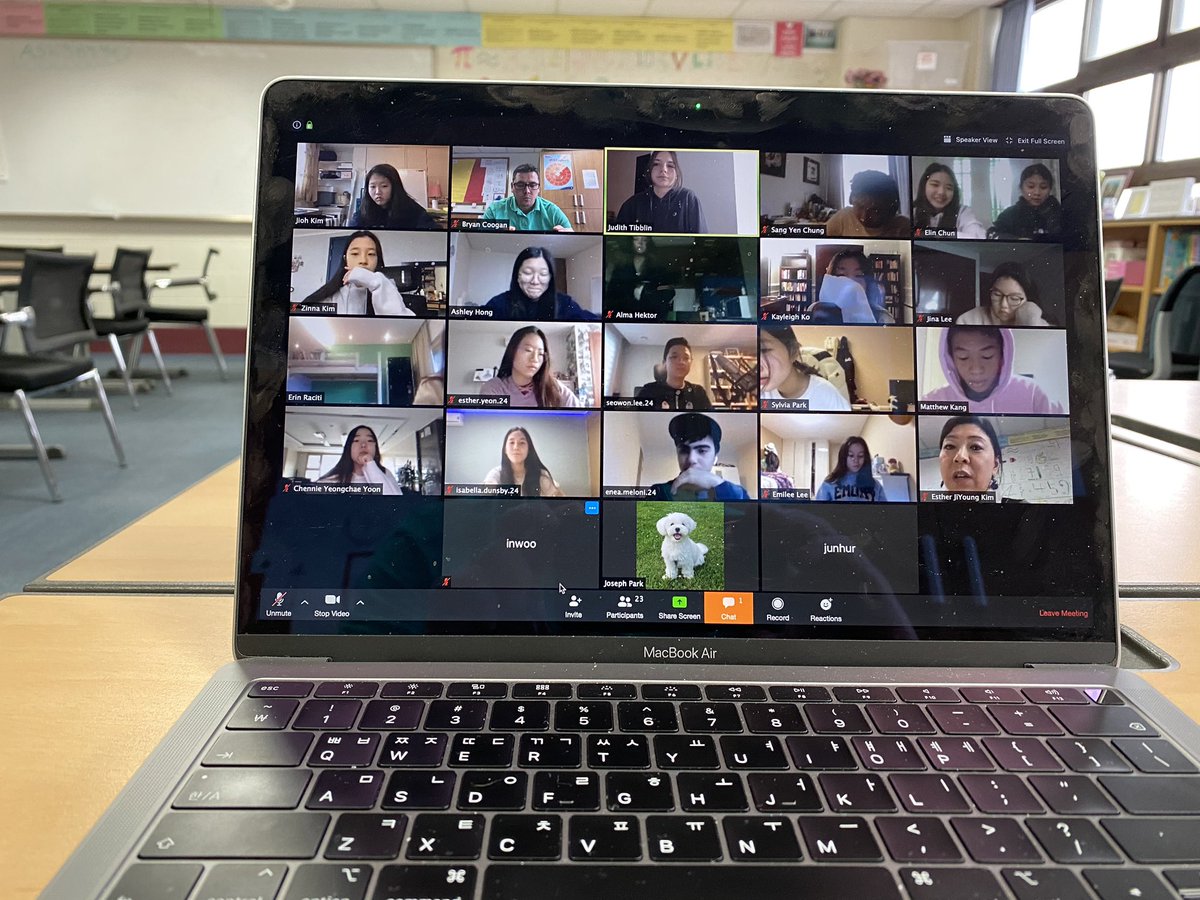 Coogs16's tweet photo. Running live Math lessons with our 8th grade students! Zoom is an awesome tool for virtual learning! @SFS1912 @VoiceLab2 @MrSmith_SFS @zoom_us https://t.co/V1wjxamyUM