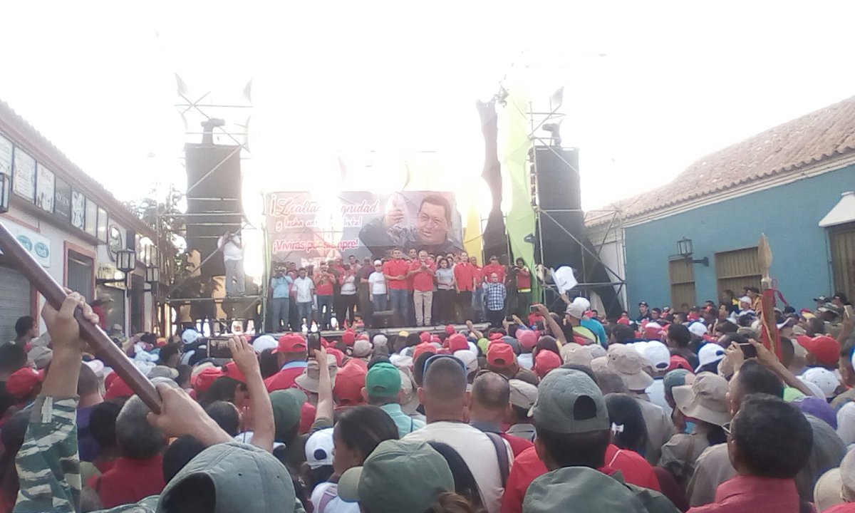LuisUlacio7's tweet photo. #9Mar todo #Falcon salimos a la calle acompañar al camarada @dcabellor y a nuestro Gob Victor Clack. https://t.co/Hc7Zc0JLlW