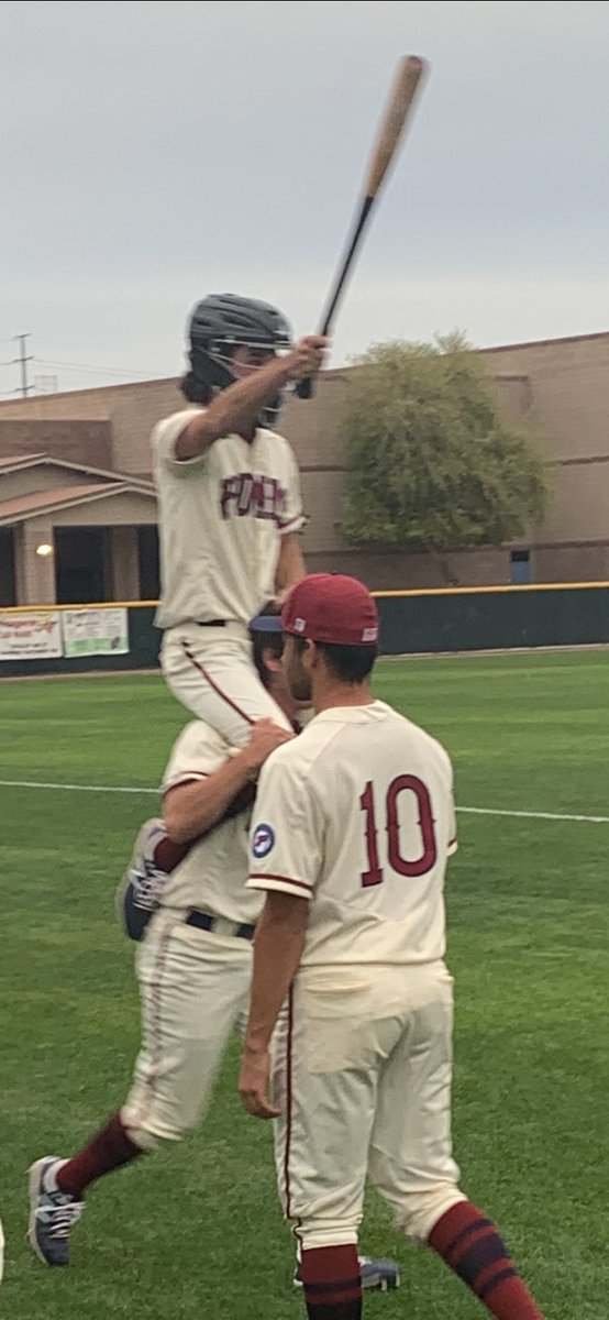 PerryBaseball07's tweet photo. Some guys can’t just can’t be serious. #KeepinItWeird https://t.co/QoNVoxJErG