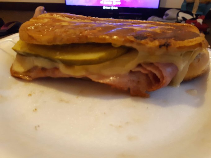 Cubanos from the movie chef https://t.co/ZwMhwxffuk<a href="/tag/yesplease"class="tags"><span>#yesplease</span></a><a href="/tag/stop"class="tags"><span>#stop</span></a><a href="/tag/pleasedontstop"class="tags"><span>#pleasedontstop</span></a>