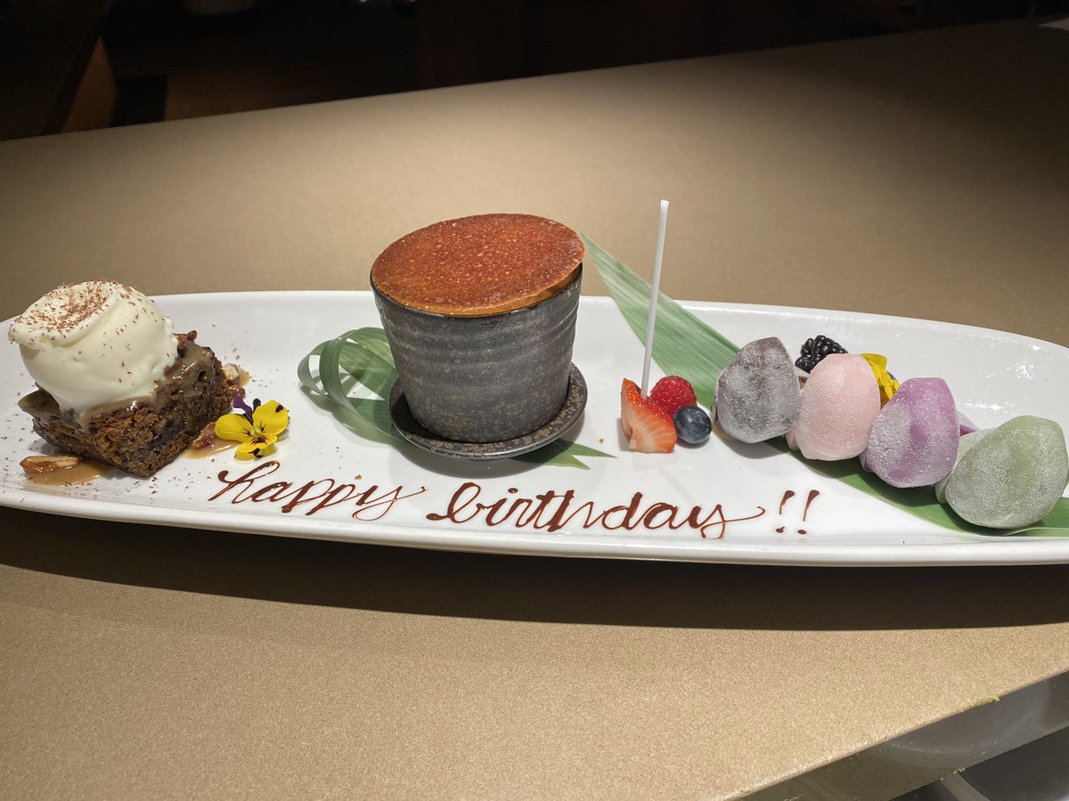 KweenChai's tweet photo. I’m so happy with my chocolate writing rn 🥺💕 #nobu #pastrycook https://t.co/BQTdEAulnX